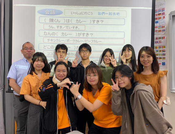【日本語専門家派遣事業】台中市の惠文高校でカルタを使った会話の活動を行いました