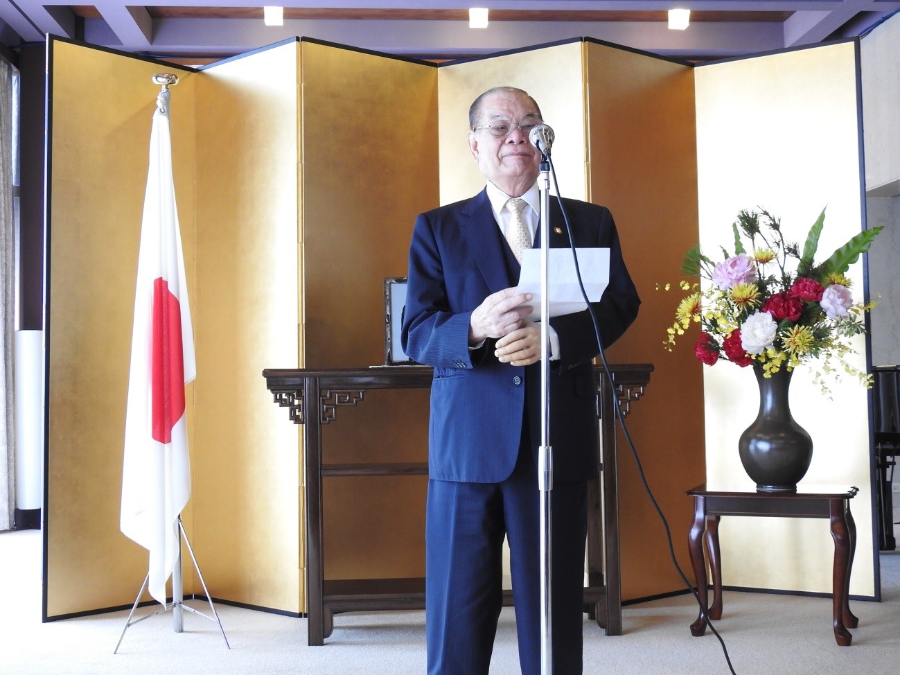 何春樹氏に旭日小綬章を伝達