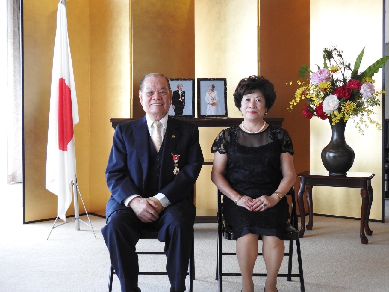 何春樹氏に旭日小綬章を伝達