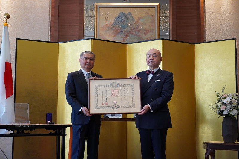 李詩欽獲頒旭日中綬章